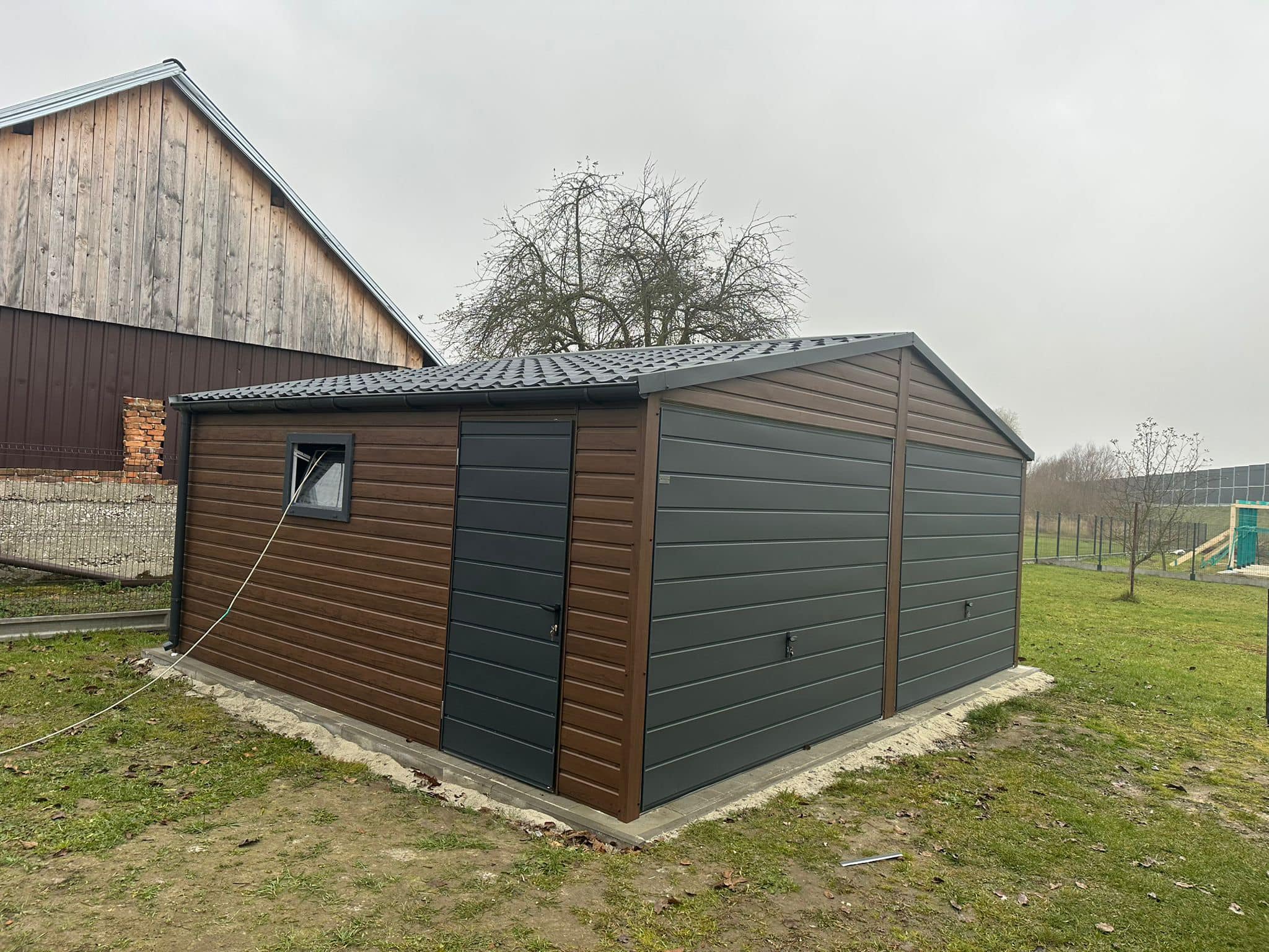 481774332_566457403075296_3490018151534342707_n Garaż blaszany drewnopodobny 6m x 5m ID 72 - obrazek 1